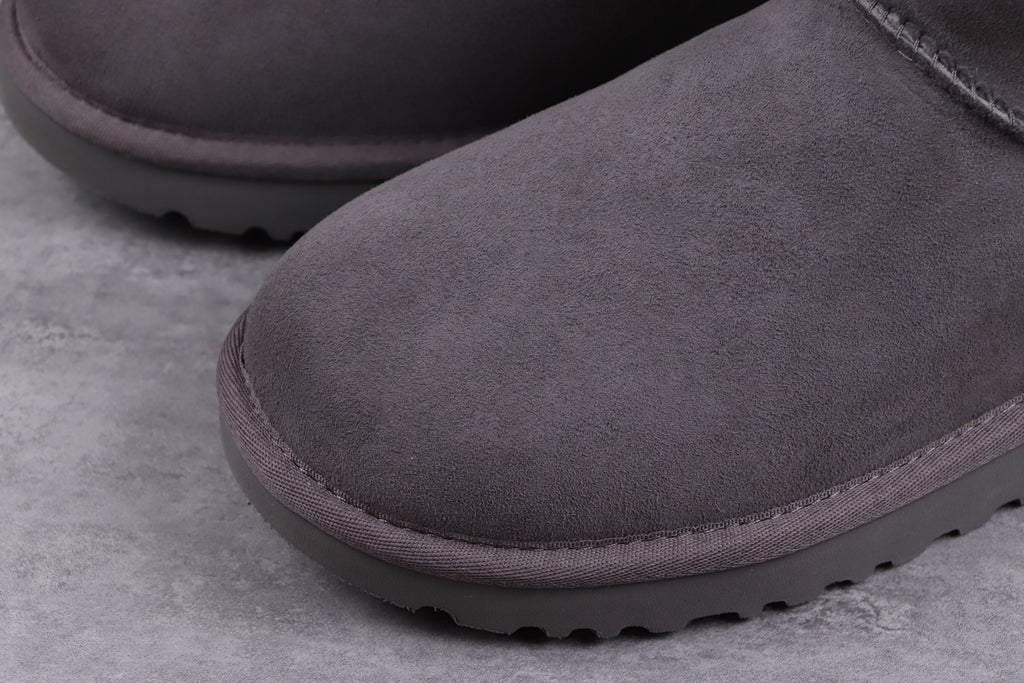 Grey Classic Short II Boots 2.0 – In Stock